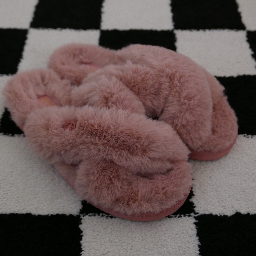 Michael kors furry slides